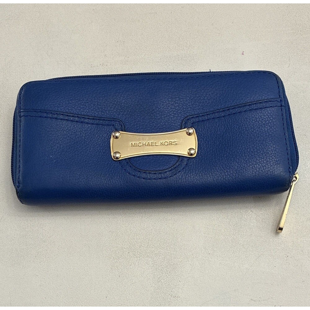 Women’s blue zip-around wallet with Logo Accents, Credit Card
